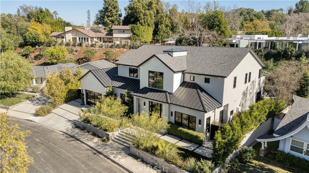 4050 Contera Road Encino, CA 91436 - Photo 3 of 60