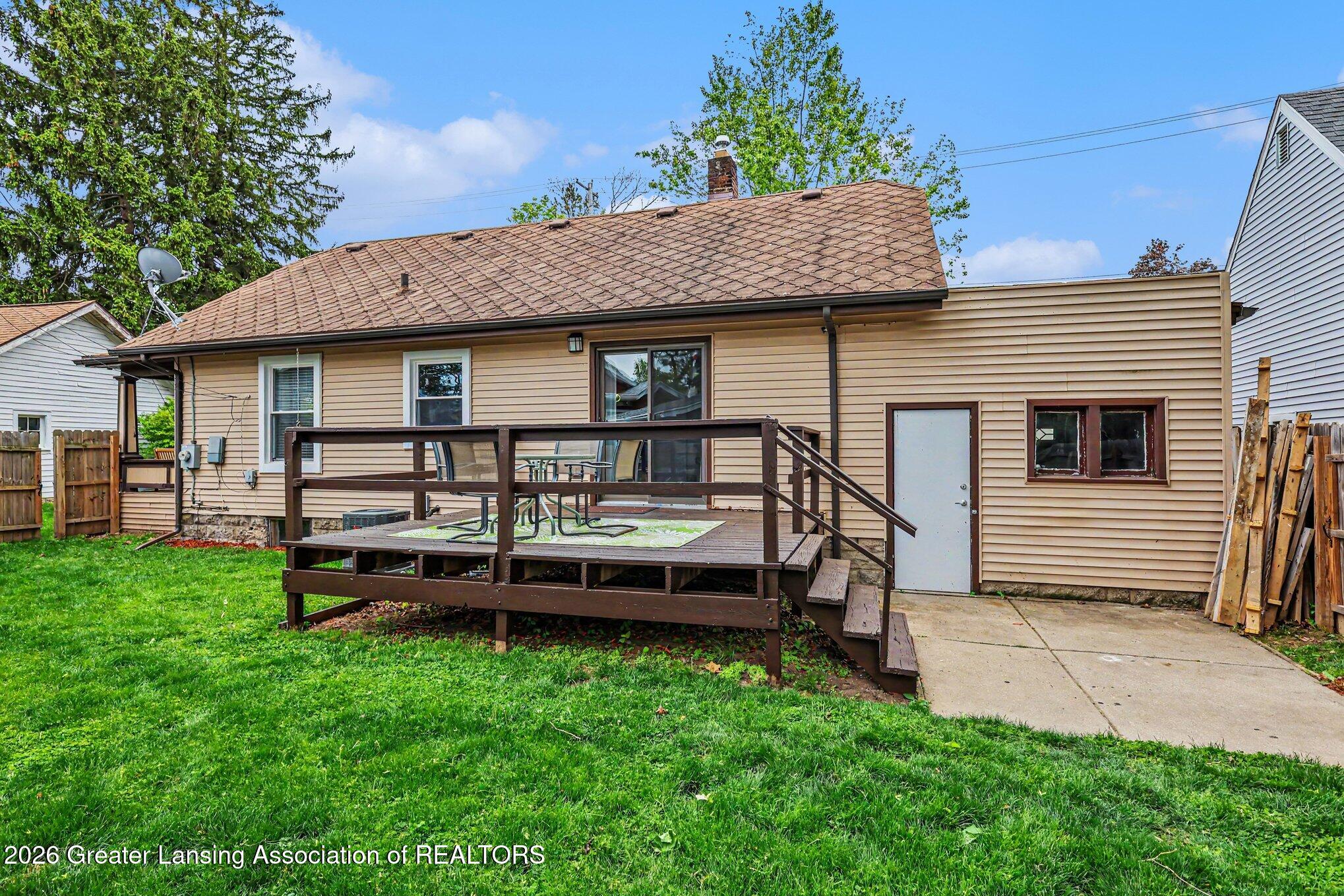 312 West Rockford Road Lansing, MI 48910 - Photo 7 of 26 024_file_2785