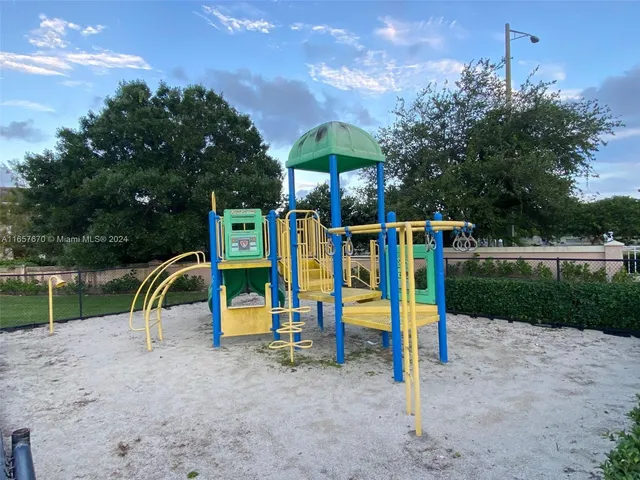 $285,000 | 5011 Wiles Road, Unit 207, Coconut Creek, FL 33073