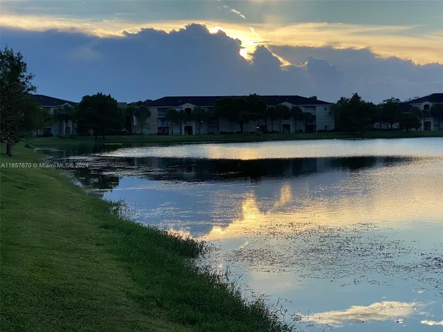 $285,000 | 5011 Wiles Road, Unit 207, Coconut Creek, FL 33073