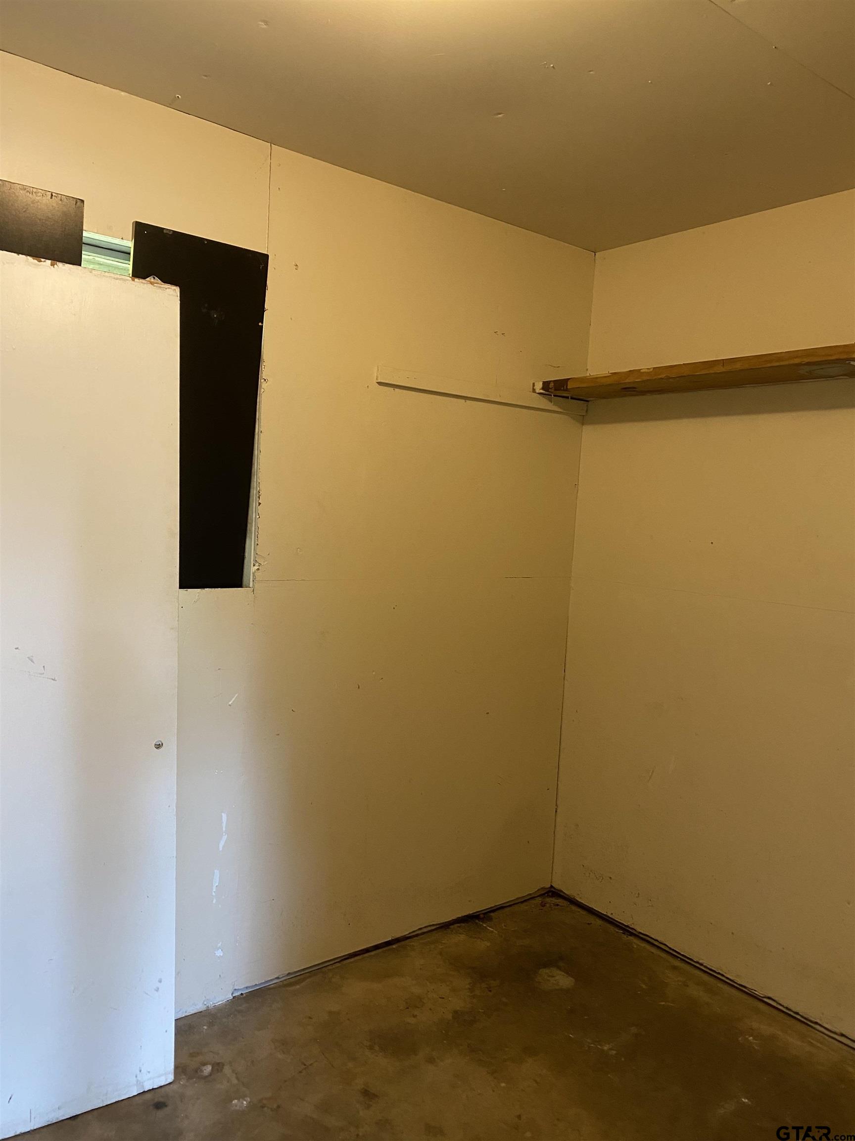 2613 Chelsea Drive Tyler, TX 75701 - Photo 8 of 33 a view of a small room