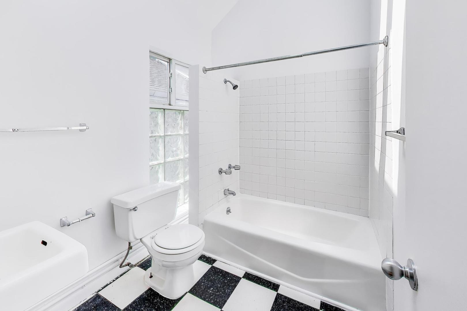 812 West 19th Street, Unit 2F Chicago, IL 60608 - Photo 12 of 19