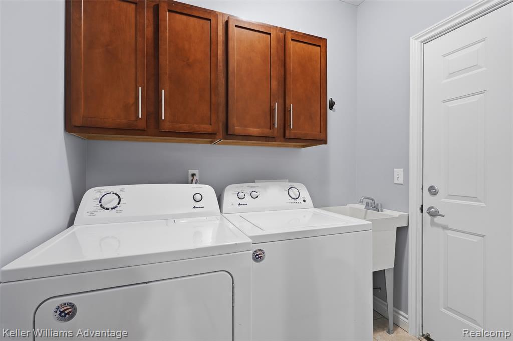 45658 South Stonewood Road Canton, MI 48187 - Photo 22 of 41