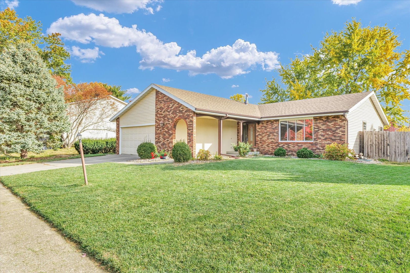 2120 Georgetown Circle Champaign, IL 61821 - Photo 1 of 39 Gallery Image 1