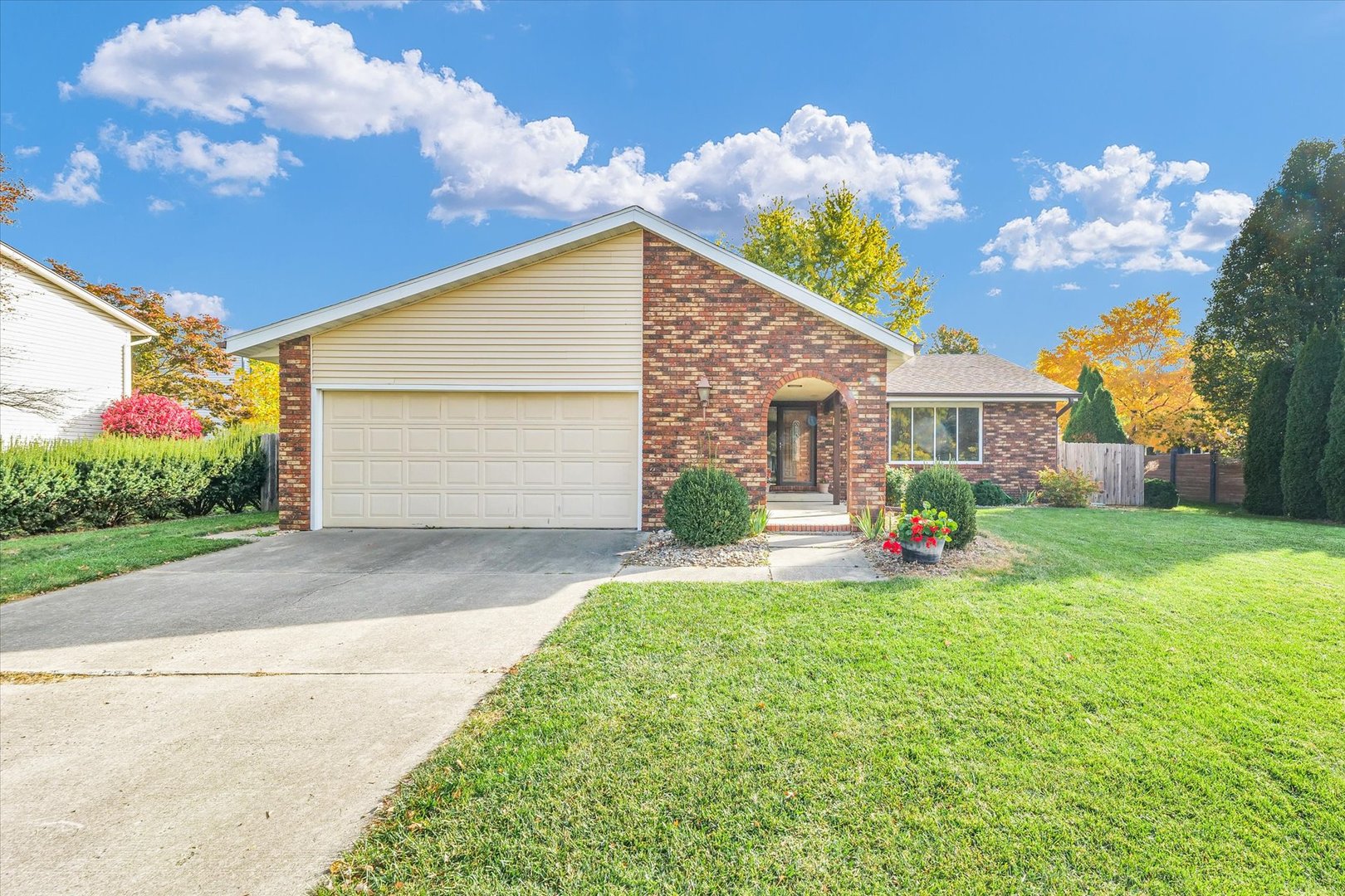 2120 Georgetown Circle Champaign, IL 61821 - Photo 2 of 39 Gallery Image 2