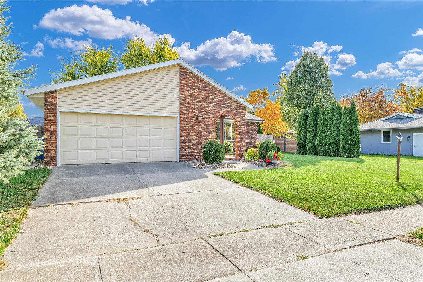 2120 Georgetown Circle Champaign, IL 61821 - Photo 3 of 39 Gallery Image 3