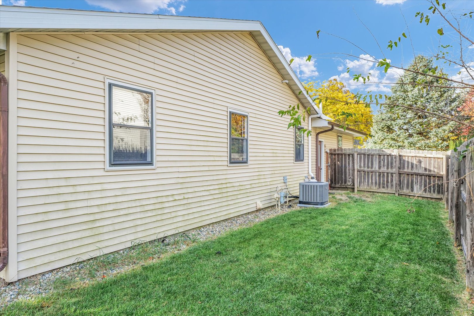 2120 Georgetown Circle Champaign, IL 61821 - Photo 37 of 39 Gallery Image 37