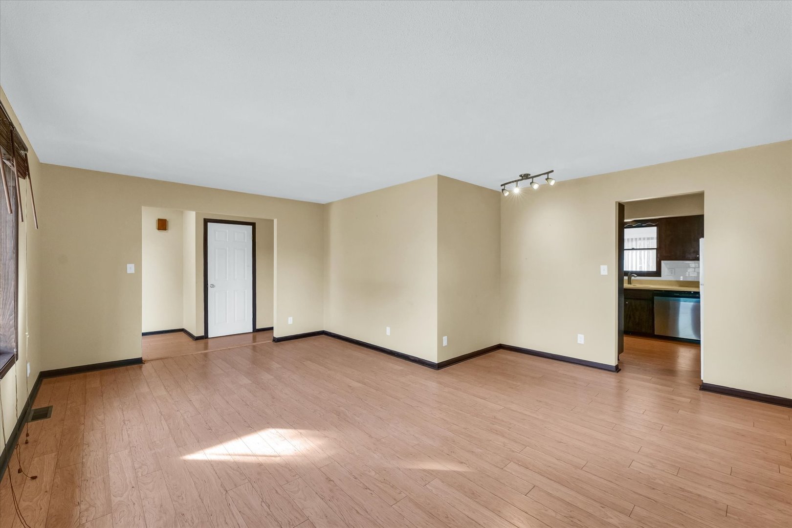2120 Georgetown Circle Champaign, IL 61821 - Photo 8 of 39 Gallery Image 8