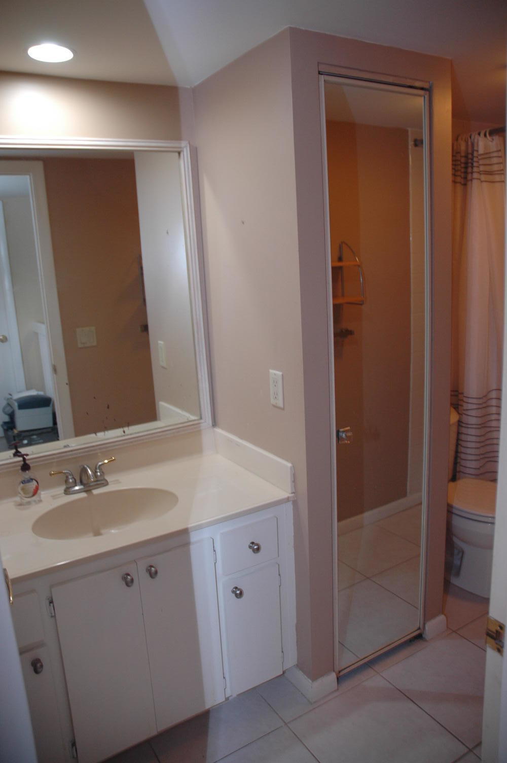 2105 21st Court Jupiter, FL 33477 - Photo 10 of 12 guest bath