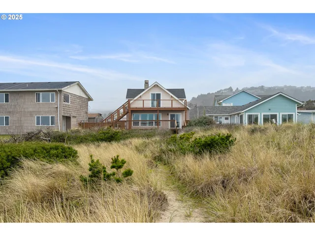 $999,900 | 229 South Pacific Street, Rockaway Beach, OR 97136