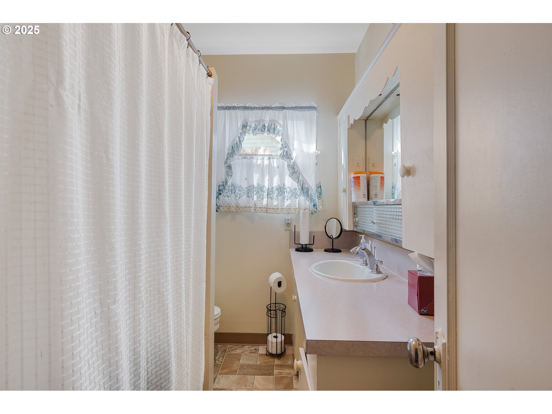 229 South Pacific Street Rockaway Beach, OR 97136 - Photo 25 of 40