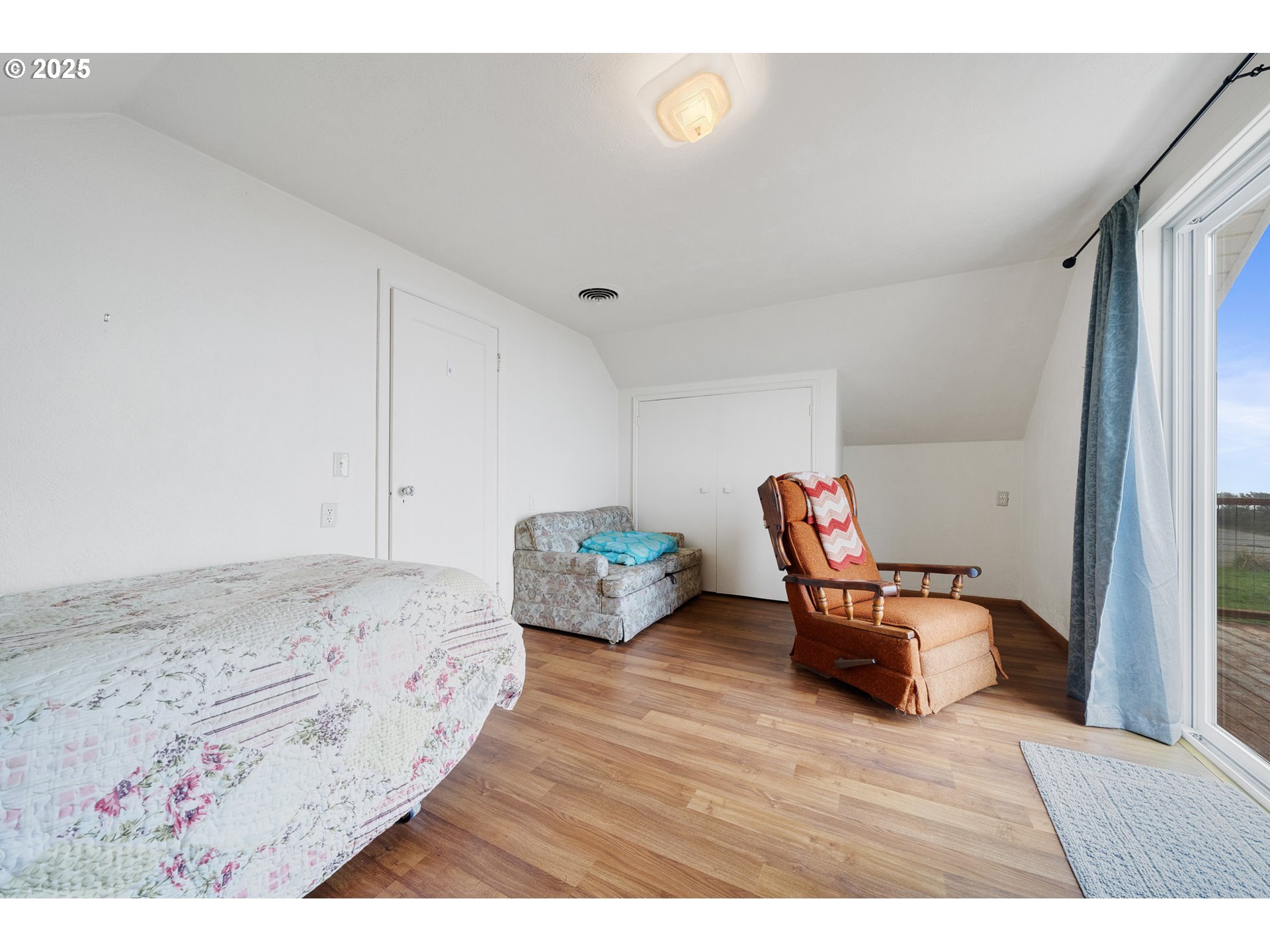 229 South Pacific Street Rockaway Beach, OR 97136 - Photo 27 of 40