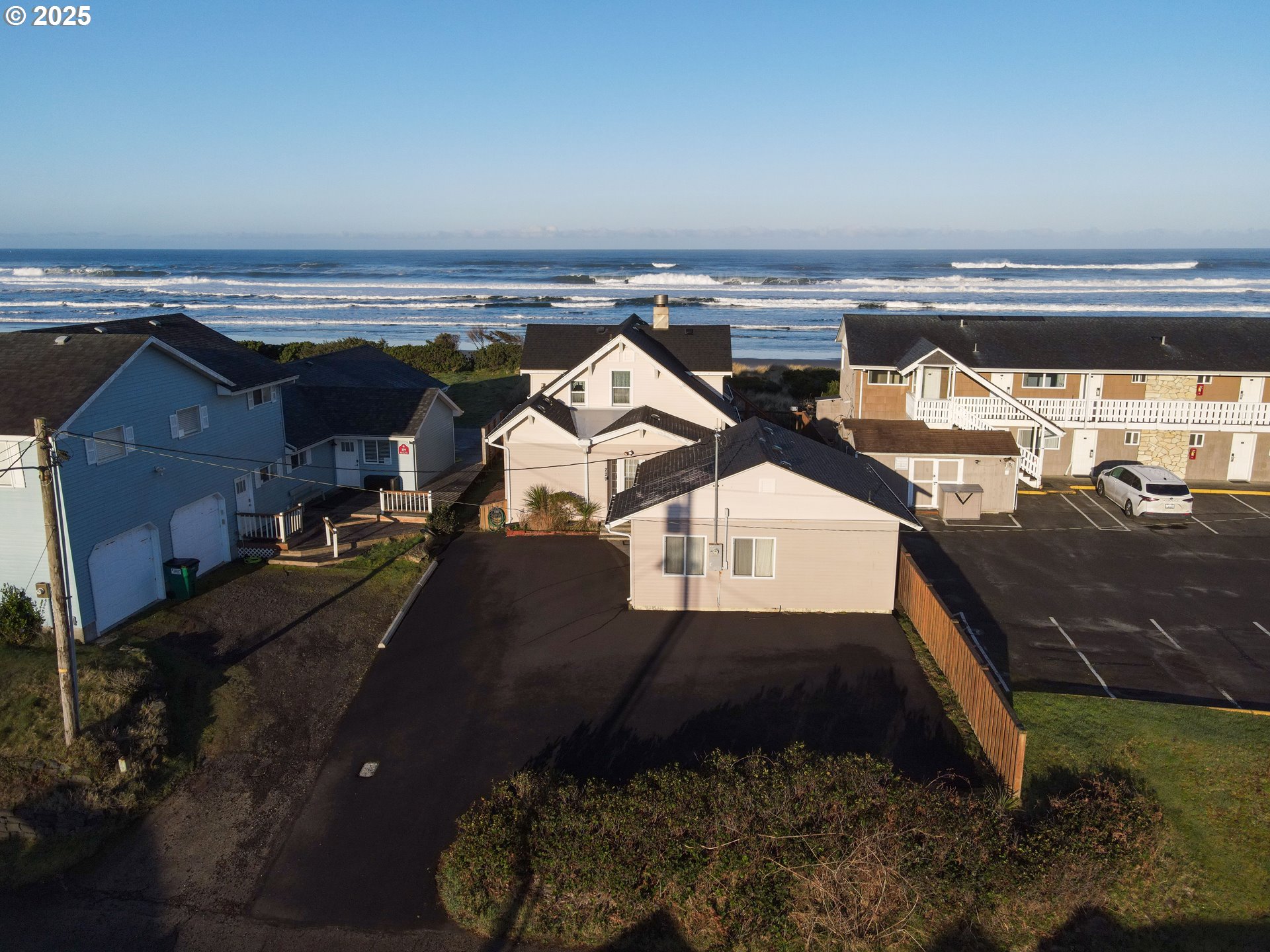 229 South Pacific Street Rockaway Beach, OR 97136 - Photo 4 of 40