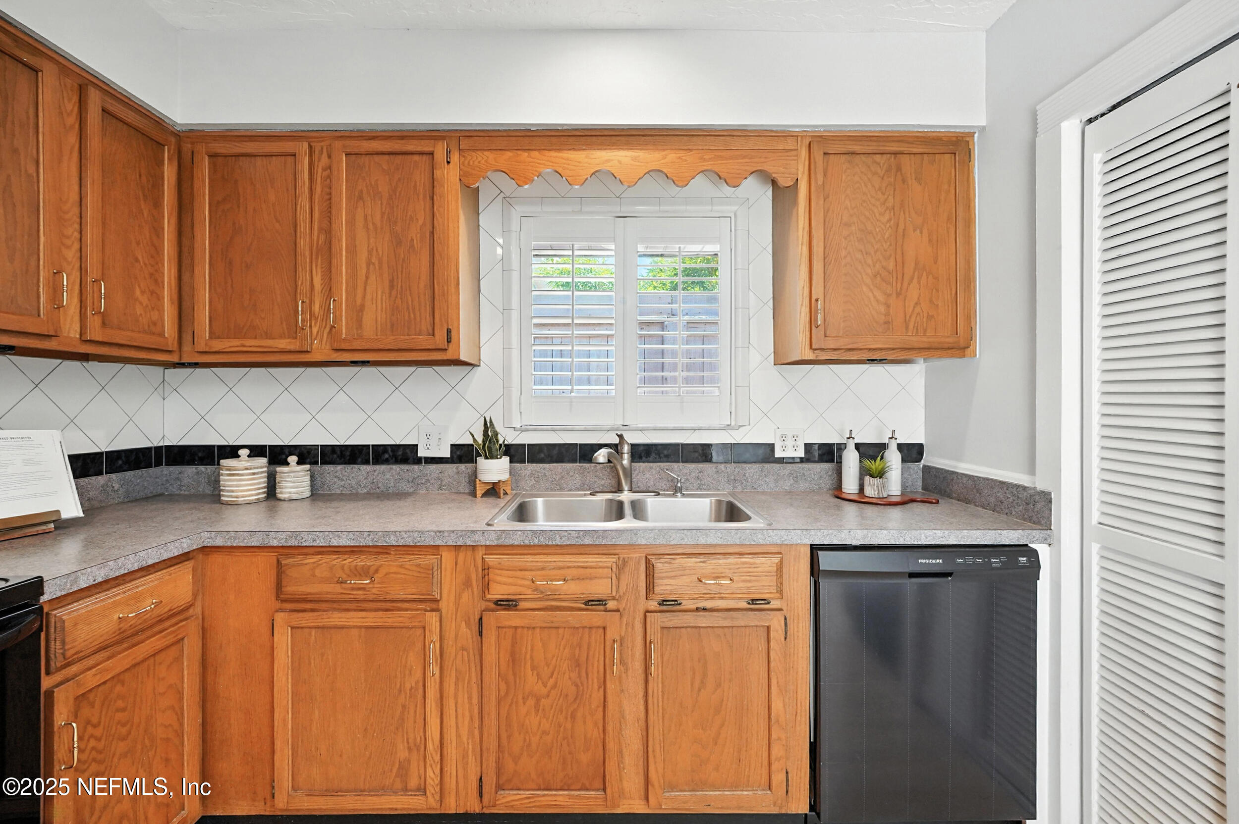 1679 Seminole Road, Unit 2 Atlantic Beach, FL 32233 - Photo 13 of 24 1679 seminole rd-014