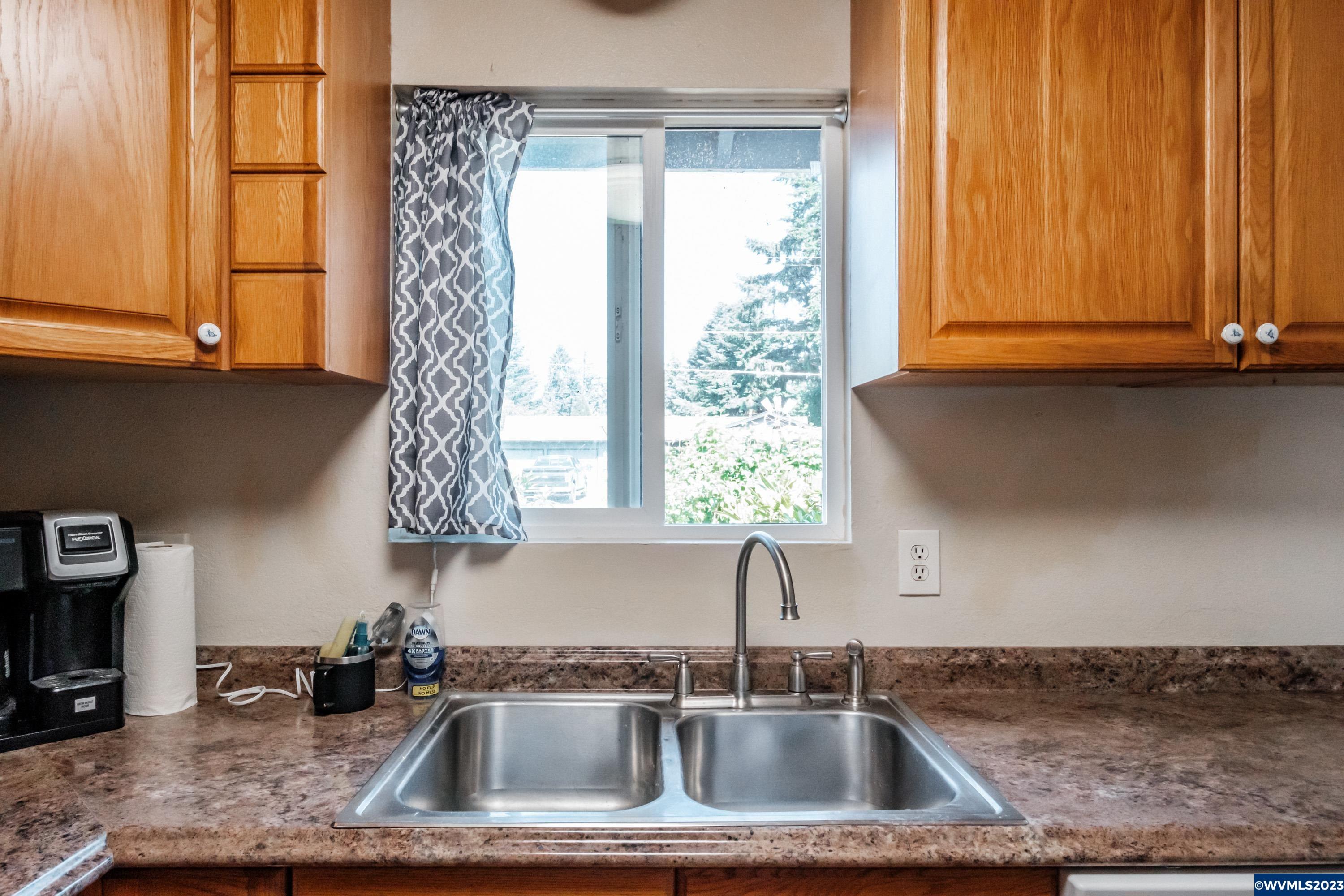 36372 Leslie Road Crabtree, OR 97374 - Photo 7 of 40 Gallery Image 7