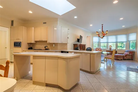 $3,850,000 | 735 Remsens Lane, Upper Brookville, NY 11771