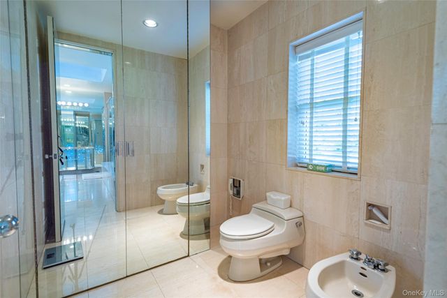 $3,850,000 | 735 Remsens Lane, Upper Brookville, NY 11771