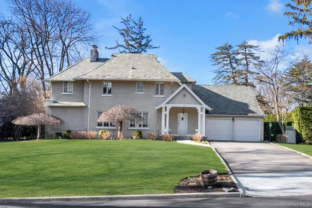 $2,499,000 | 10 Clover Drive, Great Neck, NY 11021