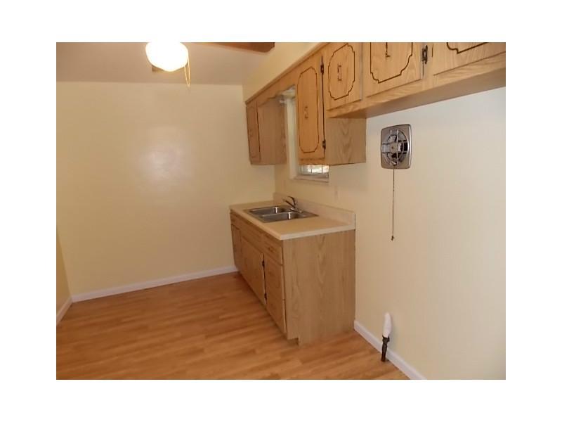 401 Parallel Avenue Carrick, PA 15210 - Photo 11 of 24 Kitchen.