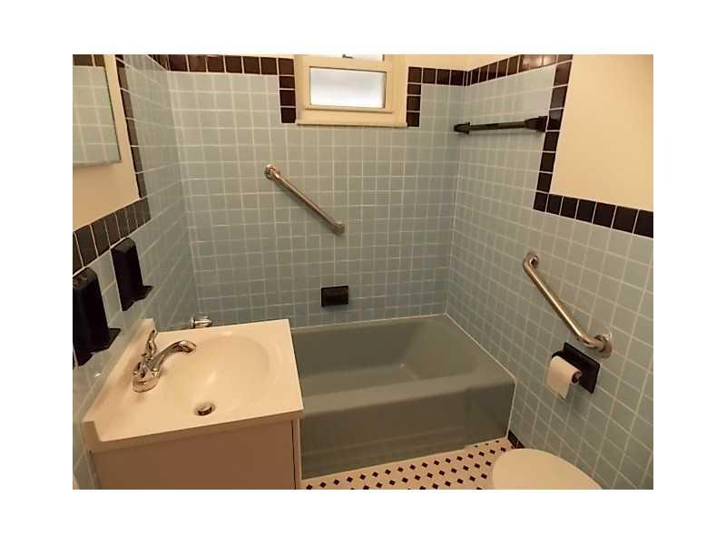 401 Parallel Avenue Carrick, PA 15210 - Photo 12 of 24 Full Bath.