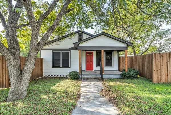 $1,500 | 107 North Banks Street, Unit B, Caldwell, TX 77836