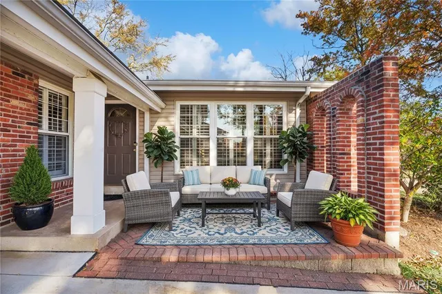 $425,000 | 1009 Summer Tree Drive, Ballwin, MO 63011