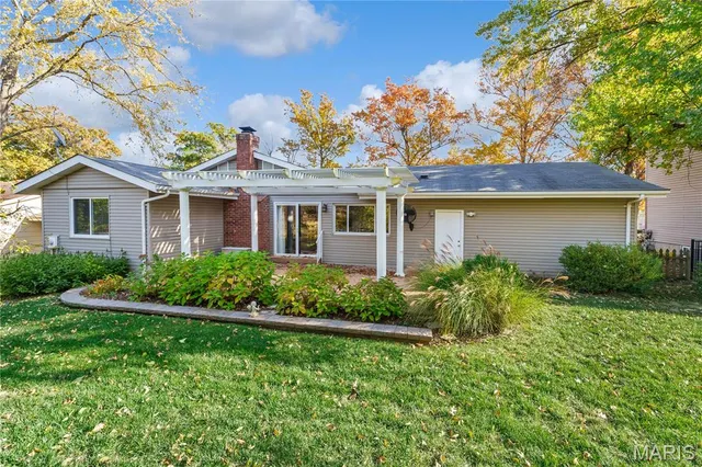 $425,000 | 1009 Summer Tree Drive, Ballwin, MO 63011