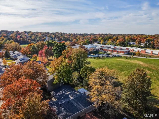 $425,000 | 1009 Summer Tree Drive, Ballwin, MO 63011