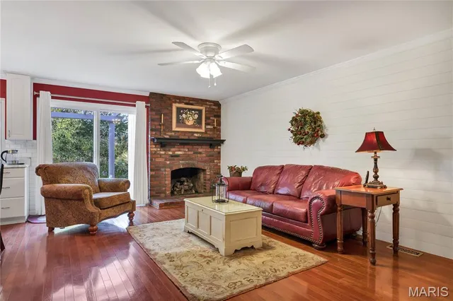 $425,000 | 1009 Summer Tree Drive, Ballwin, MO 63011