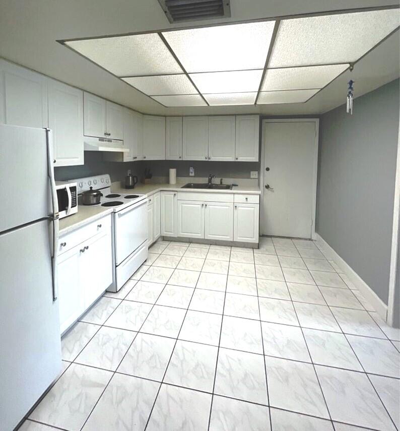 4447 Melvin Road Lake Worth, FL 33461 - Photo 13 of 34 kitchen
