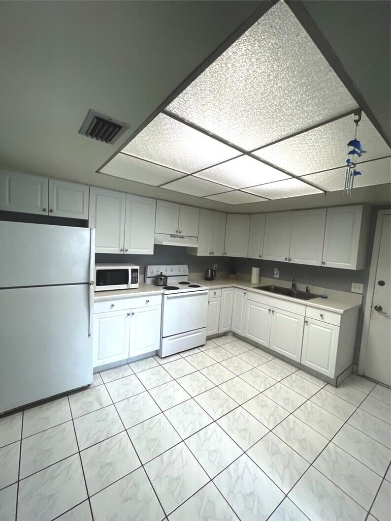 4447 Melvin Road Lake Worth, FL 33461 - Photo 14 of 34 Kitchen