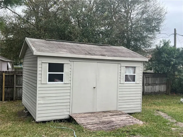 a view of a house with a backyard