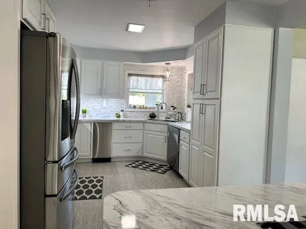 $298,500 | 1903 Mound Road, Jacksonville, IL 62650