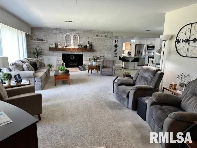 $324,900 | 1903 Mound Road, Jacksonville, IL 62650