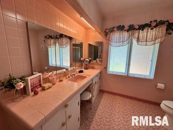 $298,500 | 1903 Mound Road, Jacksonville, IL 62650