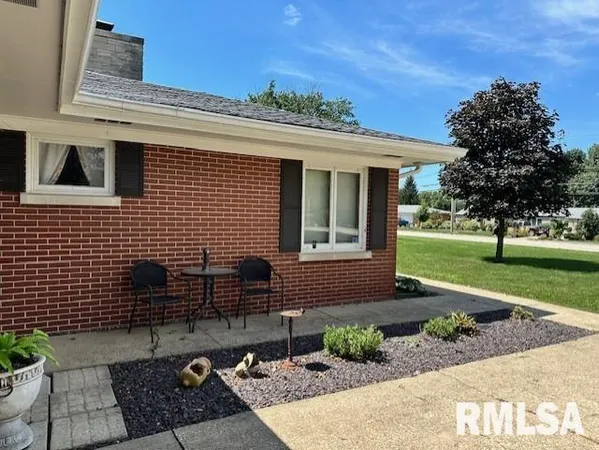 $298,500 | 1903 Mound Road, Jacksonville, IL 62650