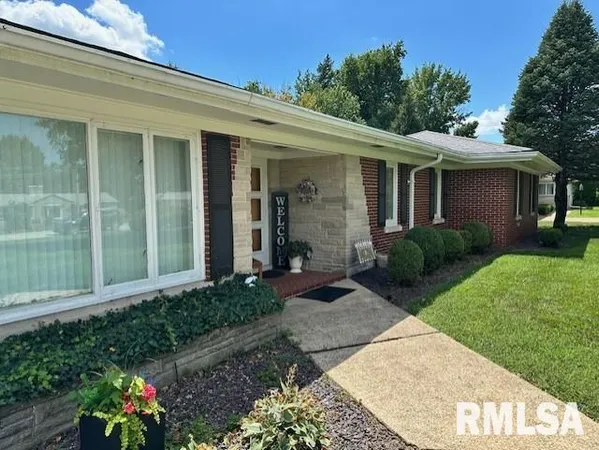 $298,500 | 1903 Mound Road, Jacksonville, IL 62650