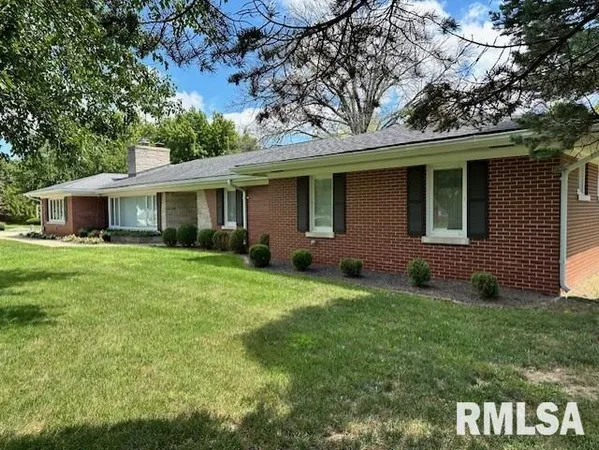 $298,500 | 1903 Mound Road, Jacksonville, IL 62650