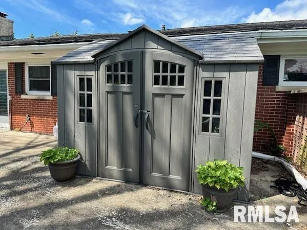 $298,500 | 1903 Mound Road, Jacksonville, IL 62650