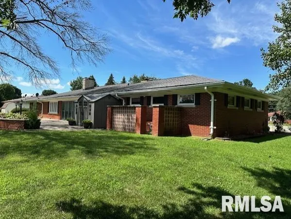 $298,500 | 1903 Mound Road, Jacksonville, IL 62650