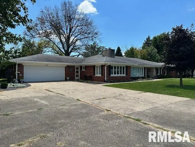 $324,900 | 1903 Mound Road, Jacksonville, IL 62650
