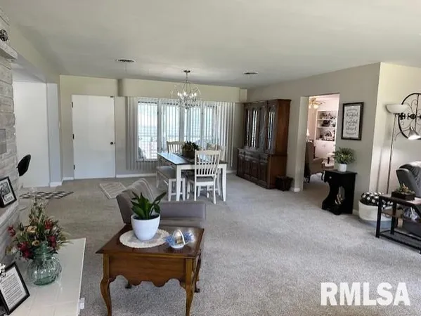 $298,500 | 1903 Mound Road, Jacksonville, IL 62650