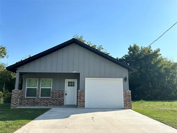 $1,725 | 2307 McDougal Street, Greenville, TX 75401