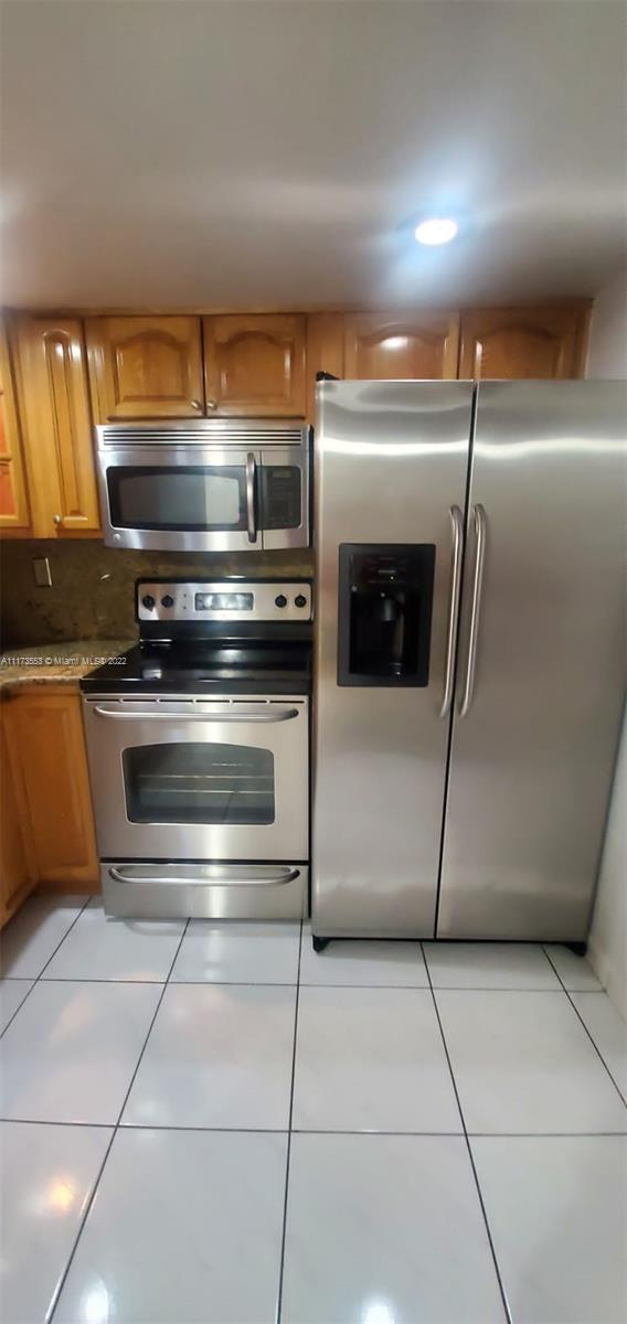 2075 Southwest 122nd Avenue, Unit 320 Miami, FL 33175 - Photo 14 of 38 a stove top oven sitting inside of a kitchen