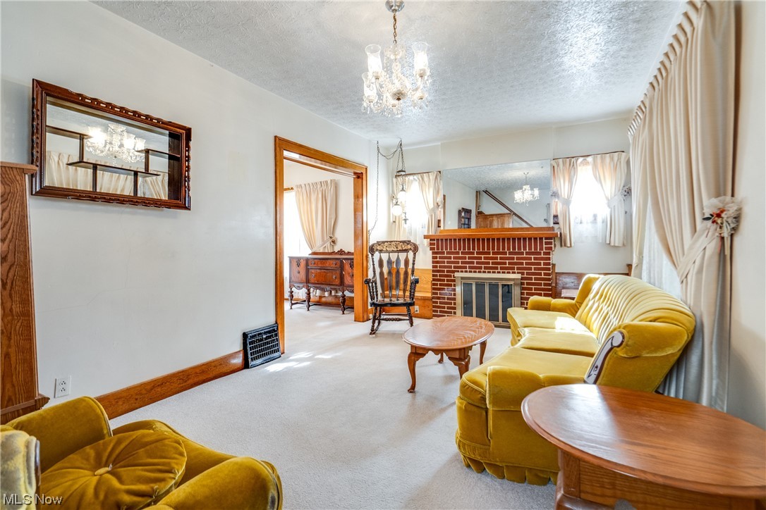 453 Butler Avenue Akron, OH 44310 - Photo 5 of 20 Living room