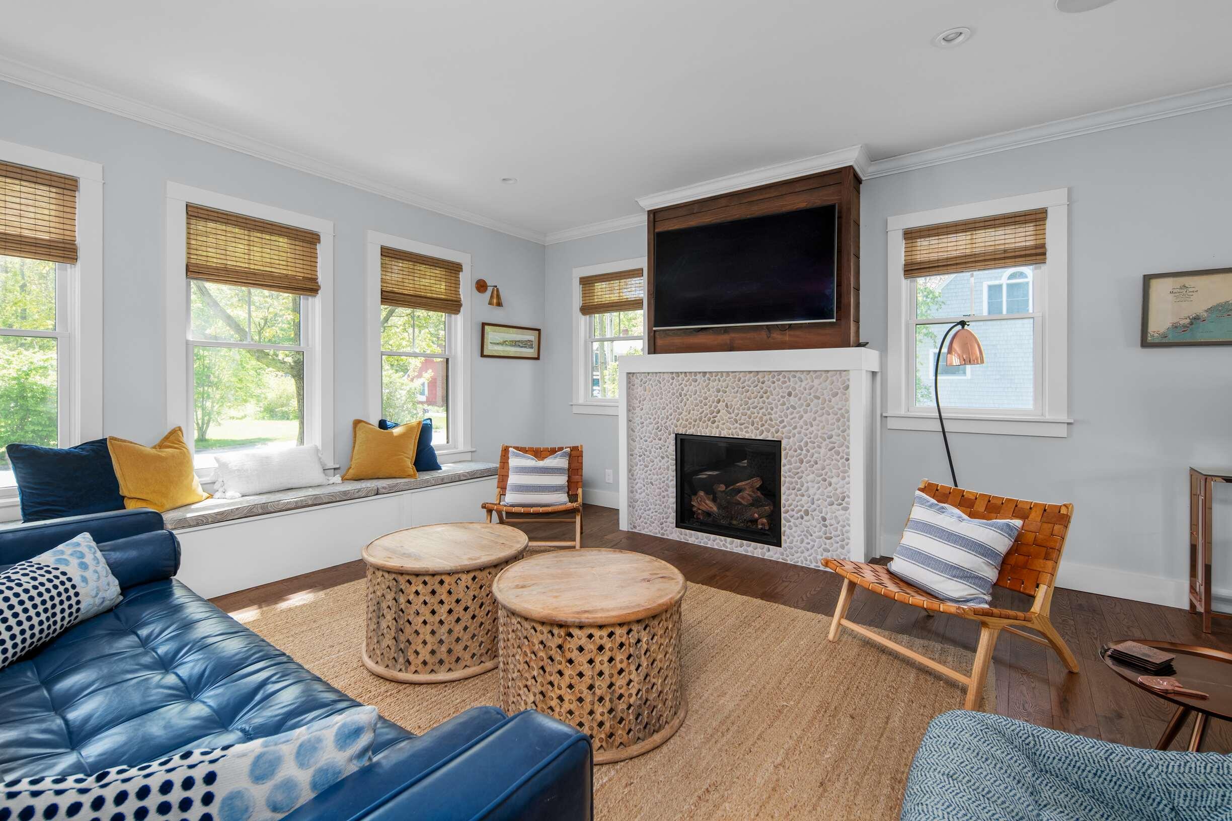 59 Underwood Road Falmouth, ME 04105 - Photo 10 of 35 Angled view of living room