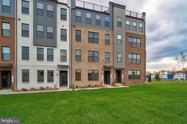 $3,550 | 20285 Newfoundland Square, Ashburn, VA 20147
