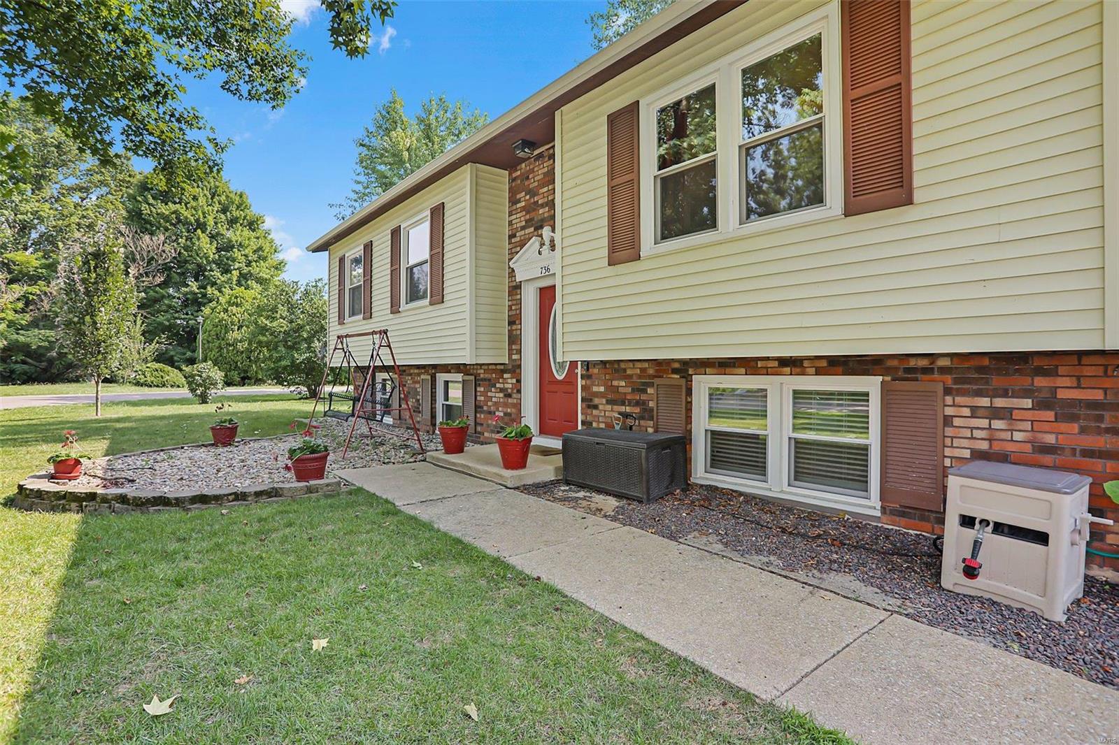 736 Riviera Circle Edwardsville, IL 62025 - Photo 2 of 30 Gallery Image 2