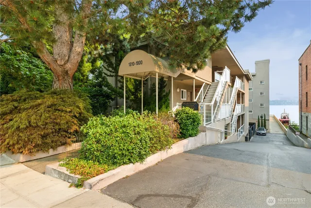 $649,950 | 1810 43rd Avenue East, Unit 203, Seattle, WA 98112