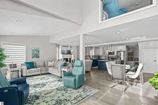 $895,000 | 609 Lake Shore Drive, Cadillac, MI 49601